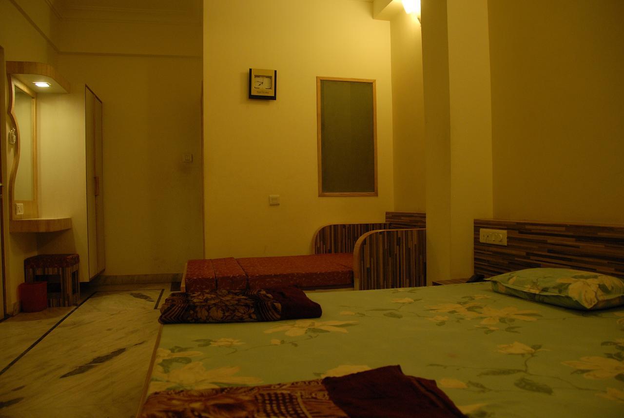 Hotel Vrinda Nāthdwāra Exteriör bild