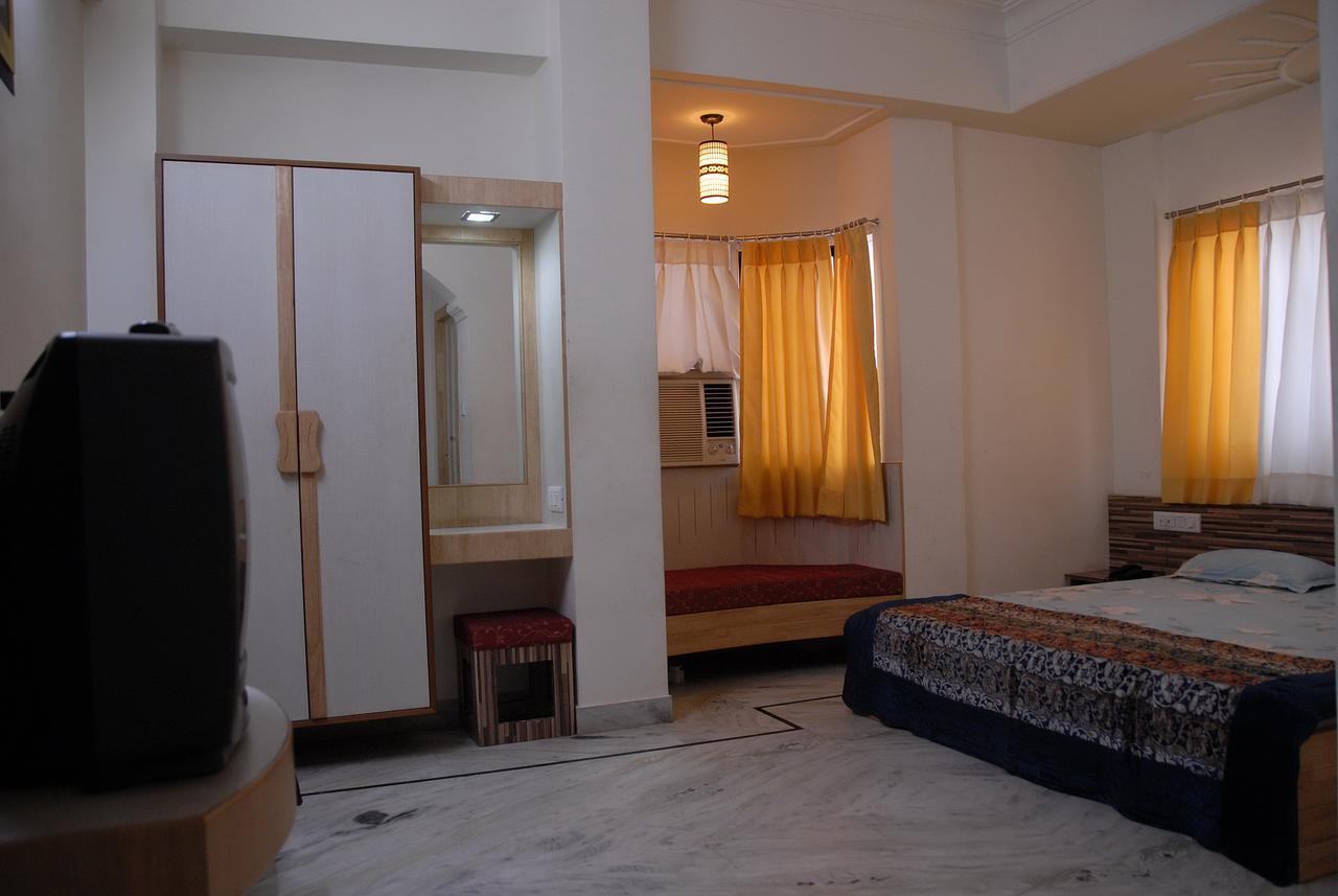 Hotel Vrinda Nāthdwāra Exteriör bild